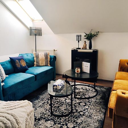 Spacious Flat & Parking Possibility, 3 Stops To Wenceslav Square Πράγα Εξωτερικό φωτογραφία