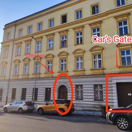 Spacious Flat & Parking Possibility, 3 Stops To Wenceslav Square Πράγα Εξωτερικό φωτογραφία
