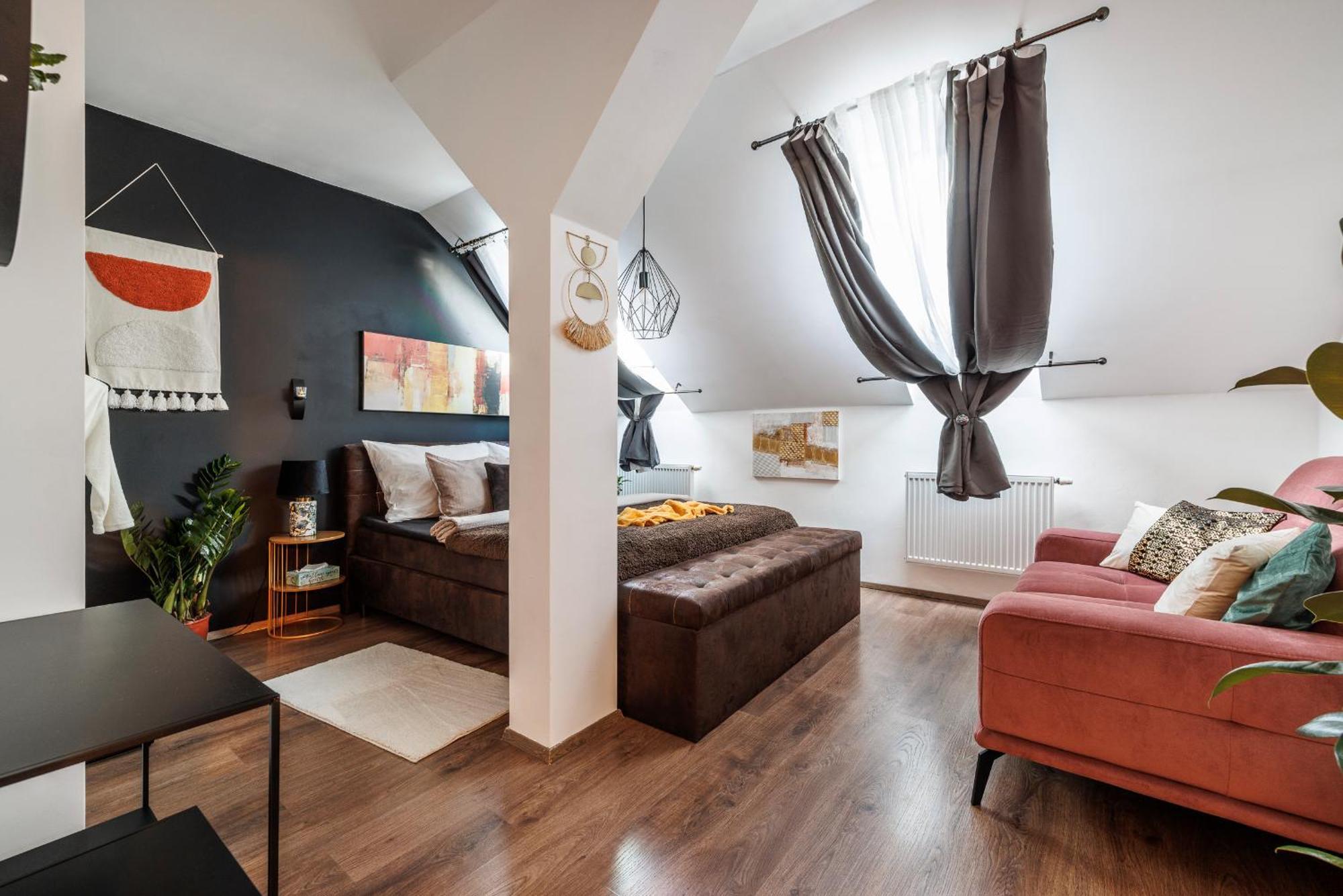 Spacious Flat & Parking Possibility, 3 Stops To Wenceslav Square Πράγα Εξωτερικό φωτογραφία