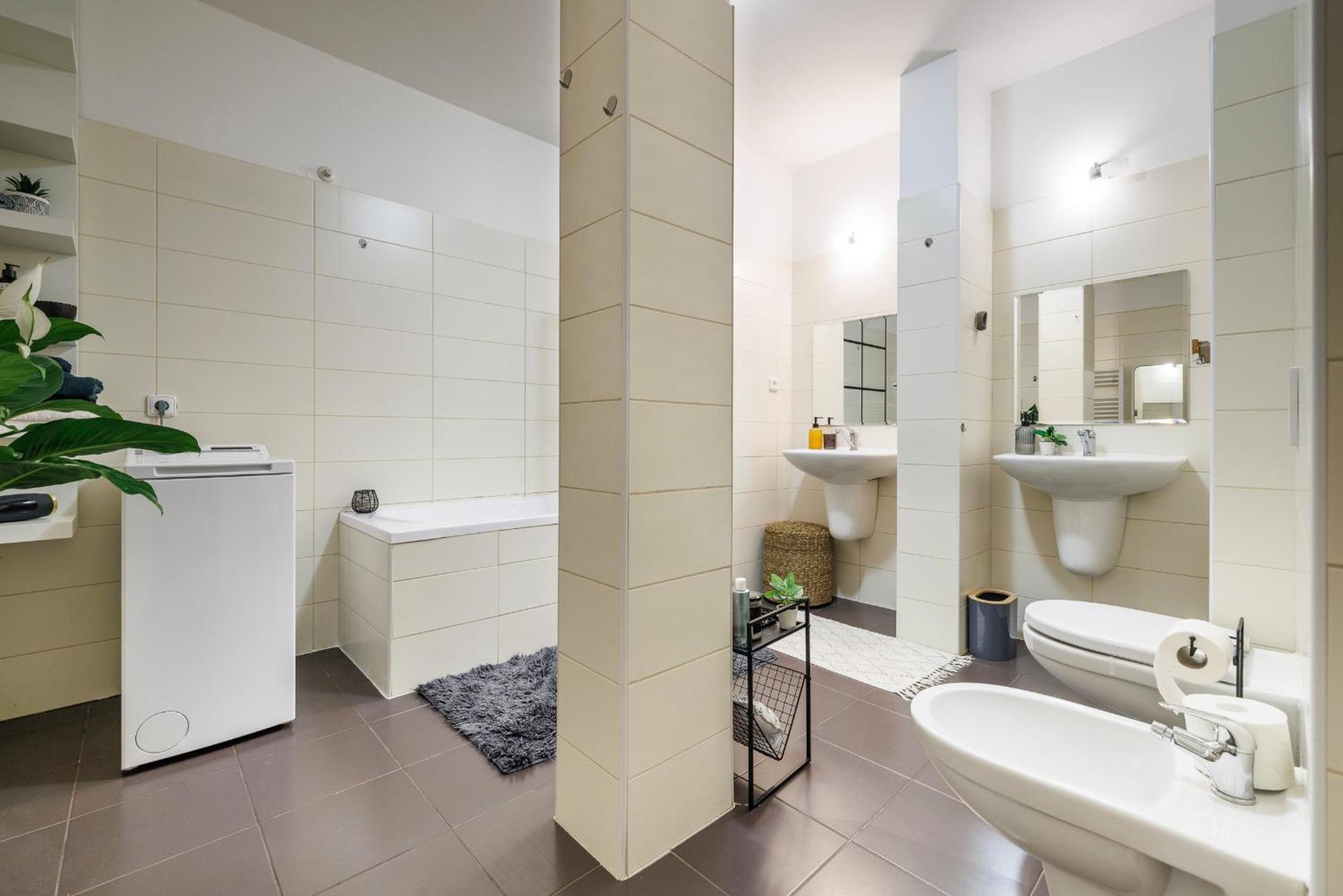 Spacious Flat & Parking Possibility, 3 Stops To Wenceslav Square Πράγα Εξωτερικό φωτογραφία